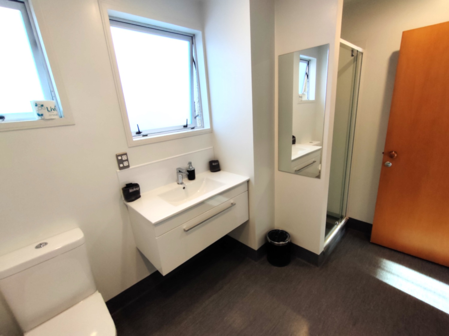 one bedroom bathroom